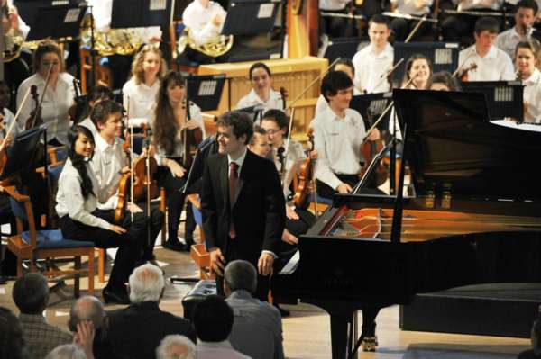 Pianist Benjamin Grosvenor taking his bow at Greyfriars Kirk 2014
