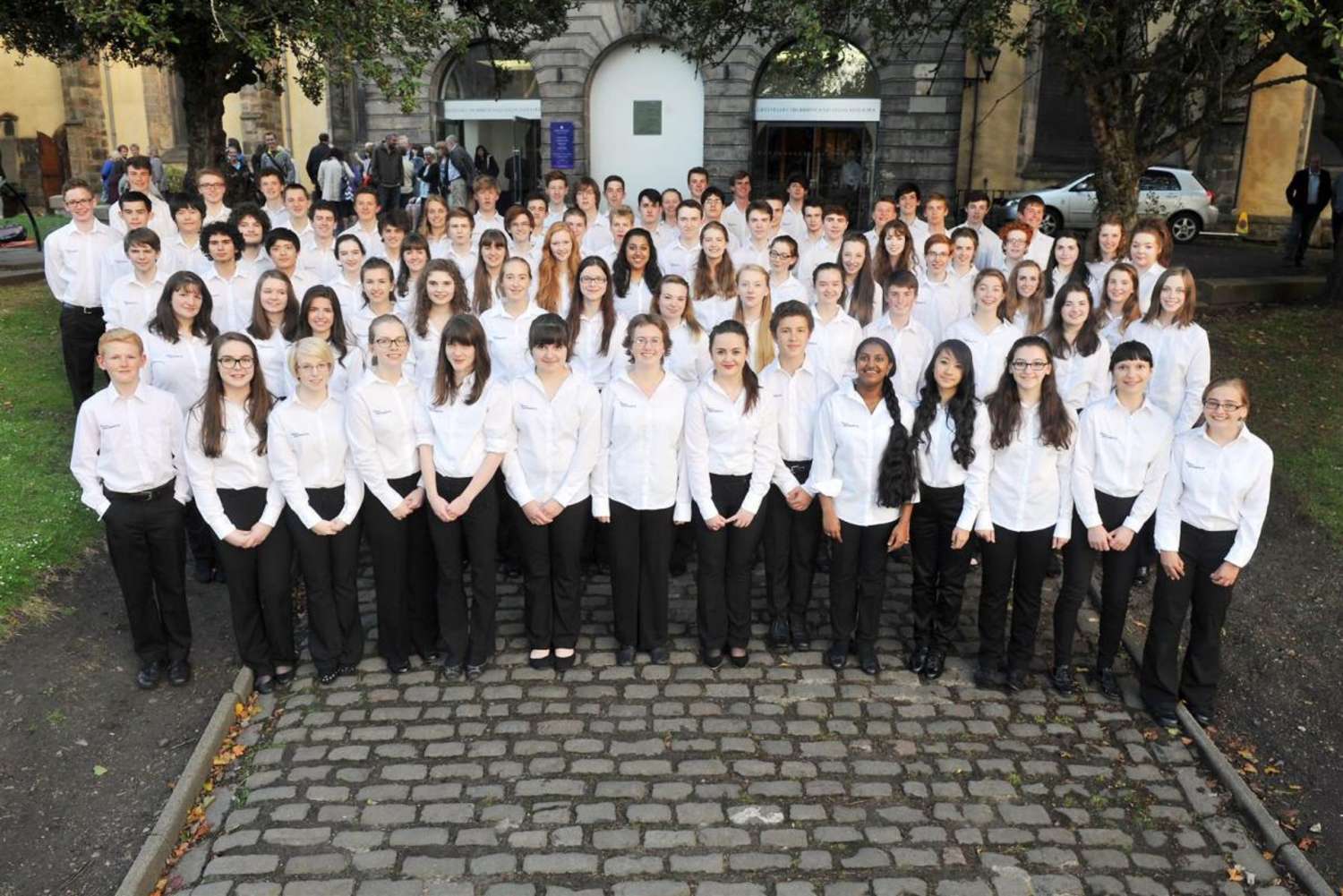 Group shot outside Greyfrairs Kirk after an utterly outstanding performance