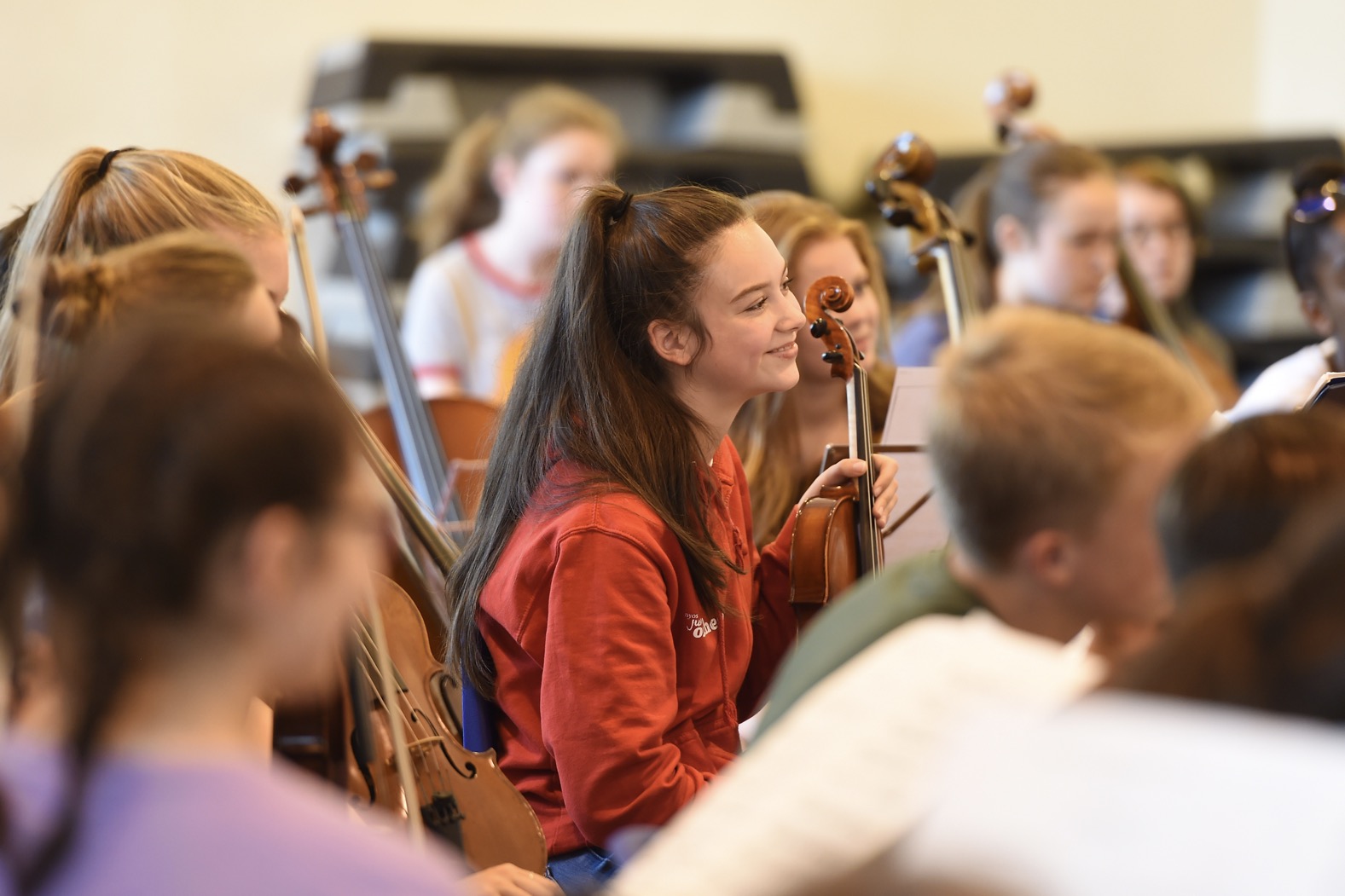 All smiles as orchestra members enjoy a short masterclass from Nicola Benedetti, July 2018