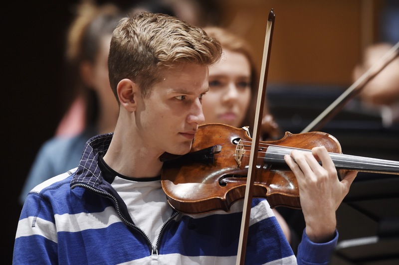 Daniel Stroud, Violin (Leader)